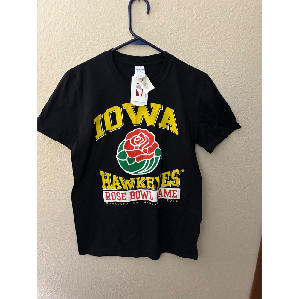 Iowa Hawkeyes Rose Bowl 2016 Gildan Black T-Shirt Size M Pasadena CA
(A720)